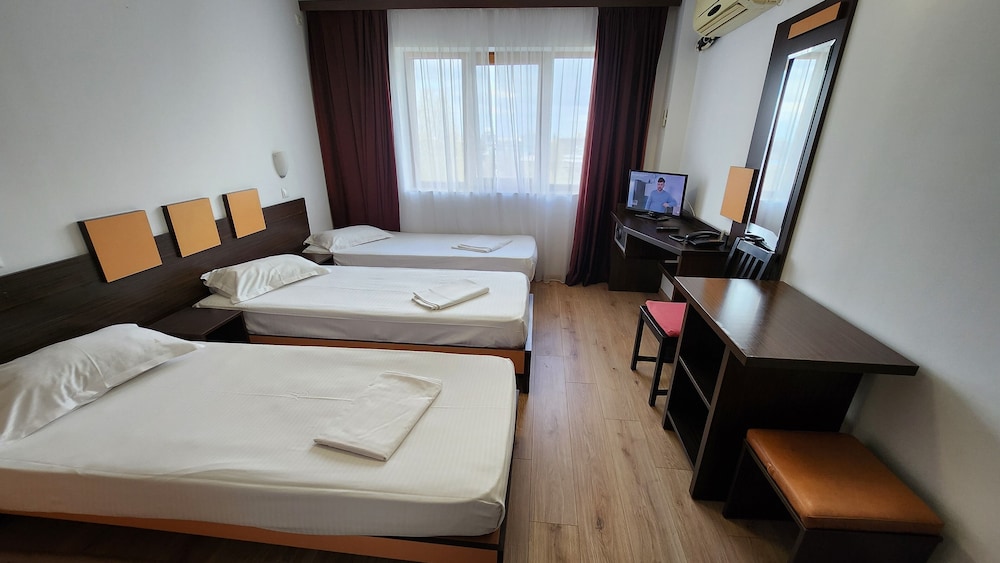 Standard Triple Room, 3 Twin Beds, Kitchenette