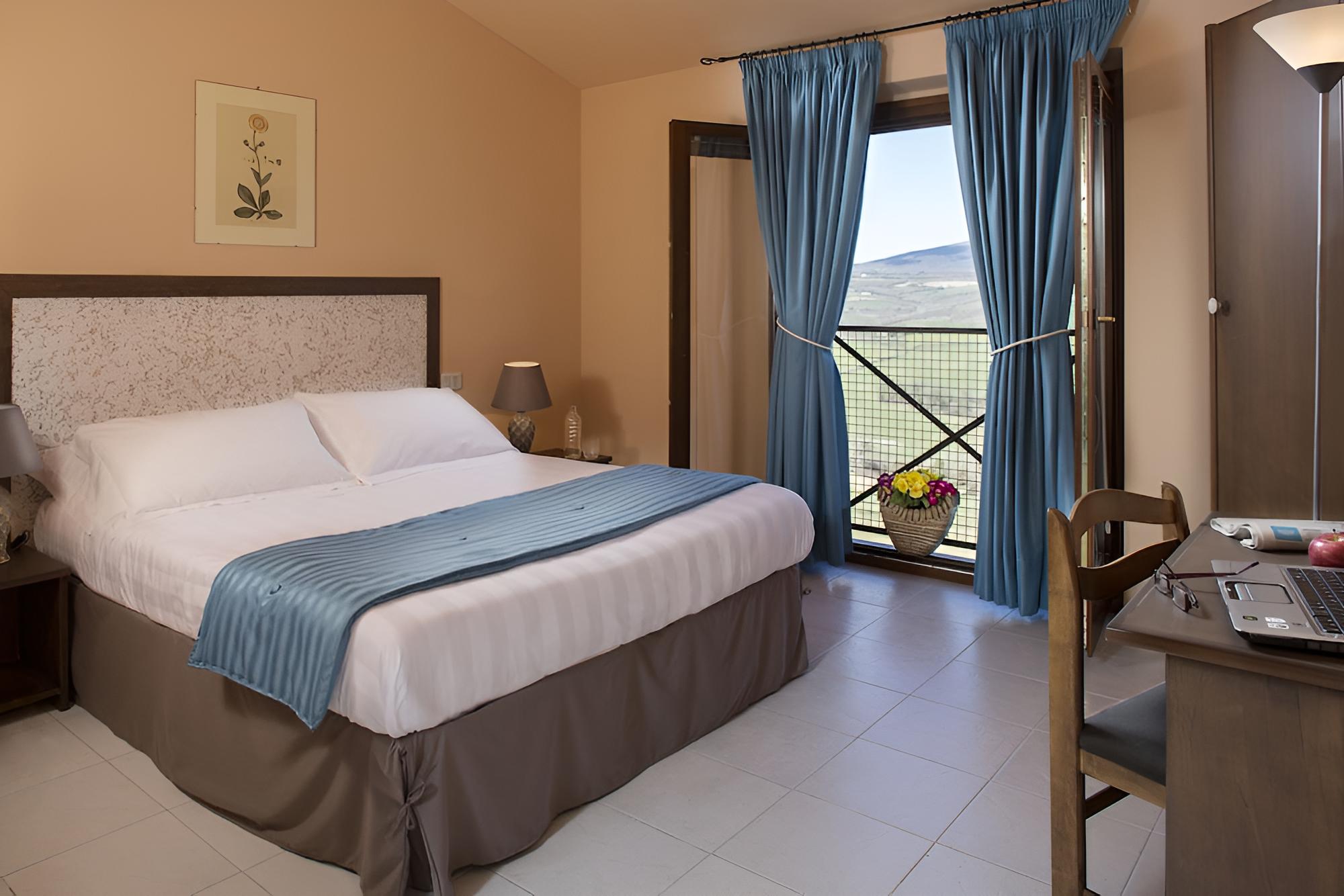 Deluxe Double Room, Hill View photo 1