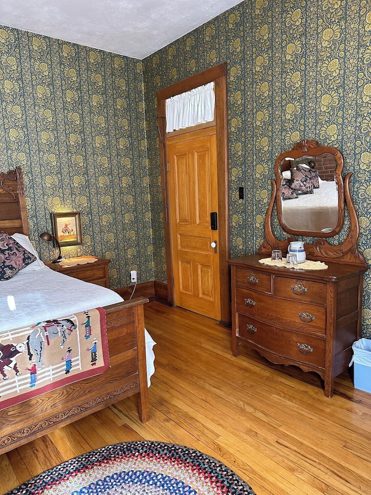 Schutt & Cowboy Suite photo 1