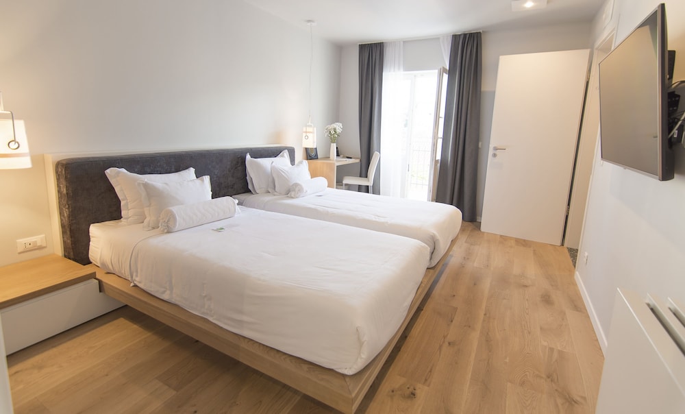 Deluxe Double Room, Balcony photo 1