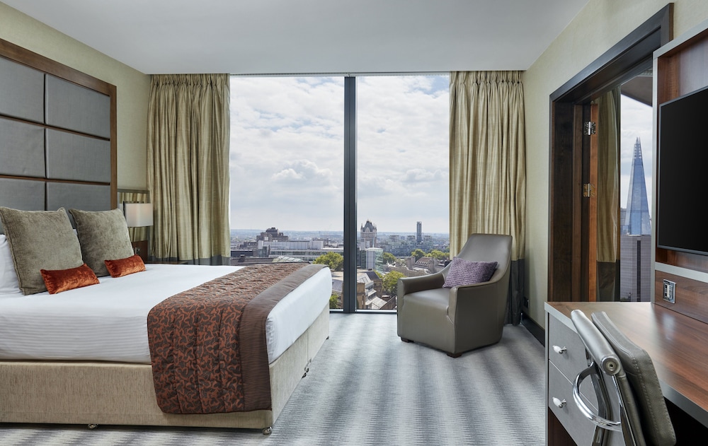 Executive Double Room thumbnail 5