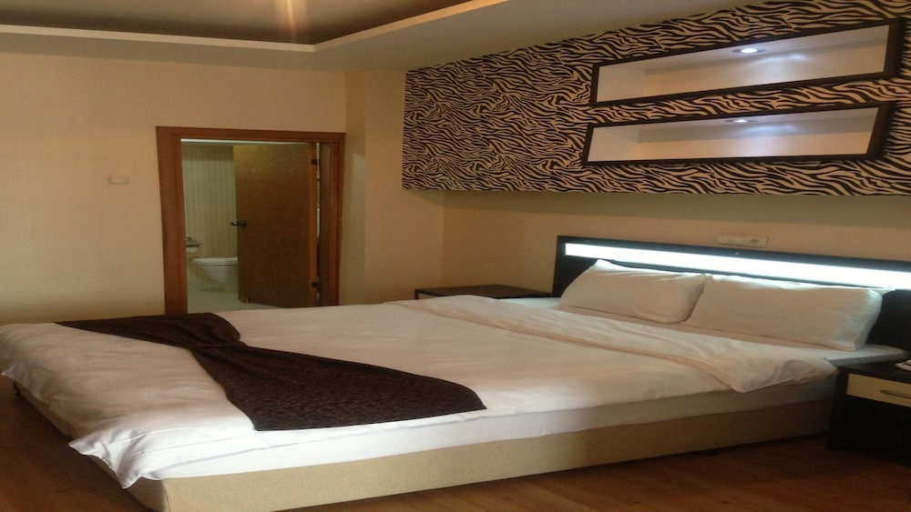 Standard Double or Twin Room - Photo 4