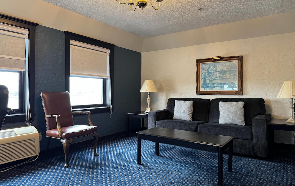 Executive Suite, 1 King Bed, Non Smoking - Photo 3