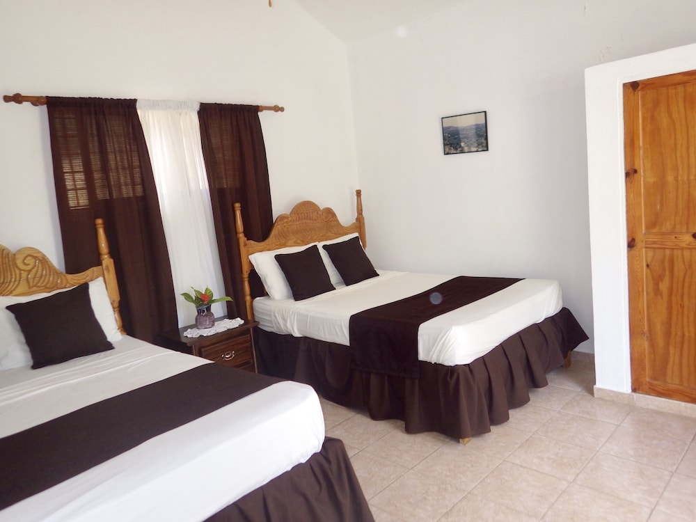 Room with 2 Double Beds photo 3