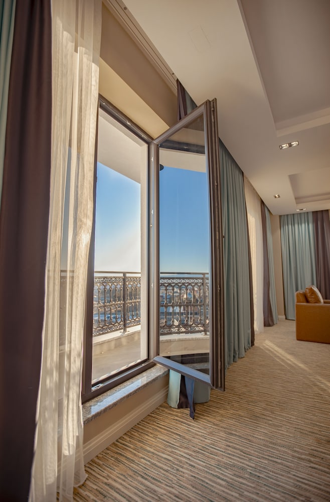Suite - Photo 7