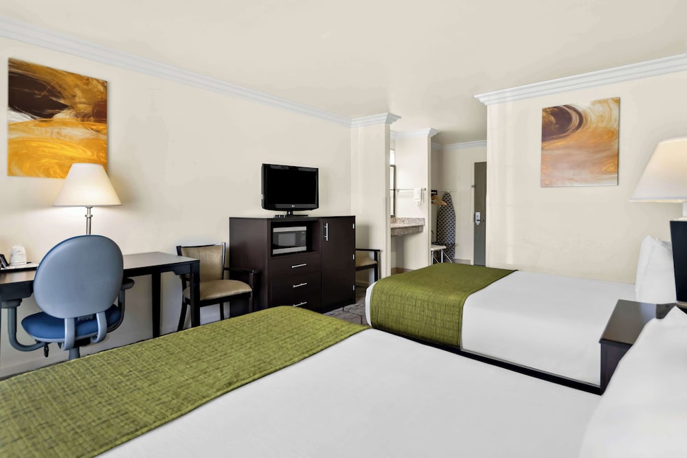 Standard Room, 2 Queen Beds, Accessible, Refrigerator & Microwave photo 2