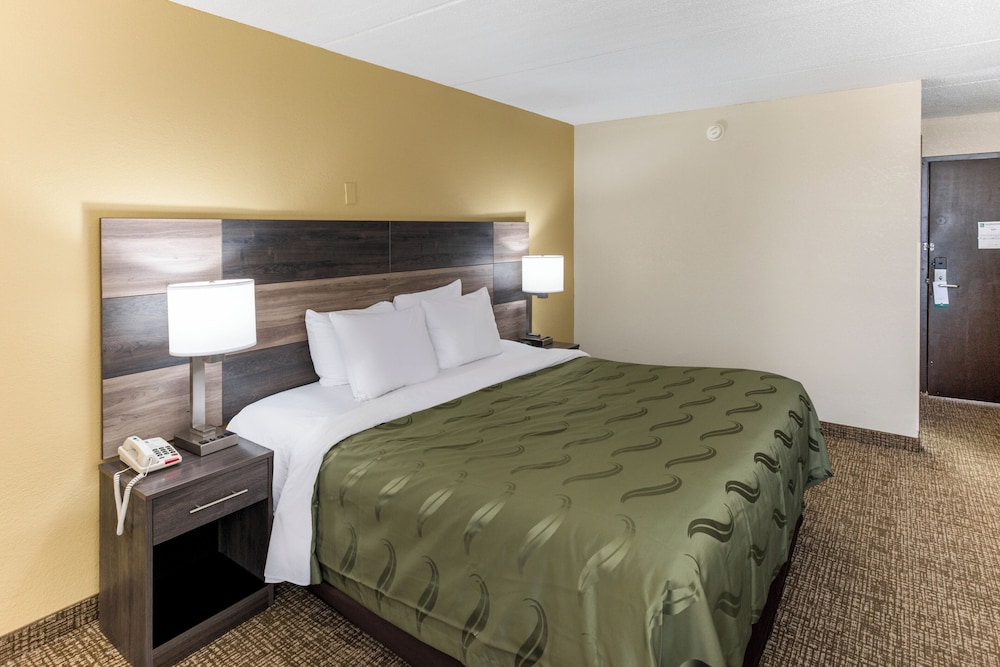 Suite, 1 King Bed, Non Smoking photo 1