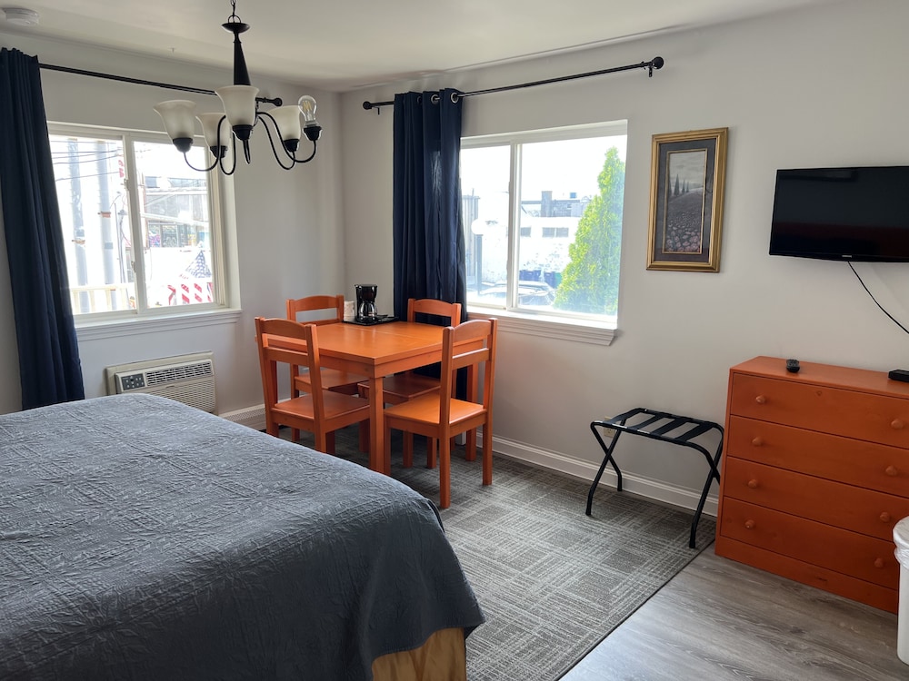 Superior Room, 1 King Bed, Jetted Tub photo 1