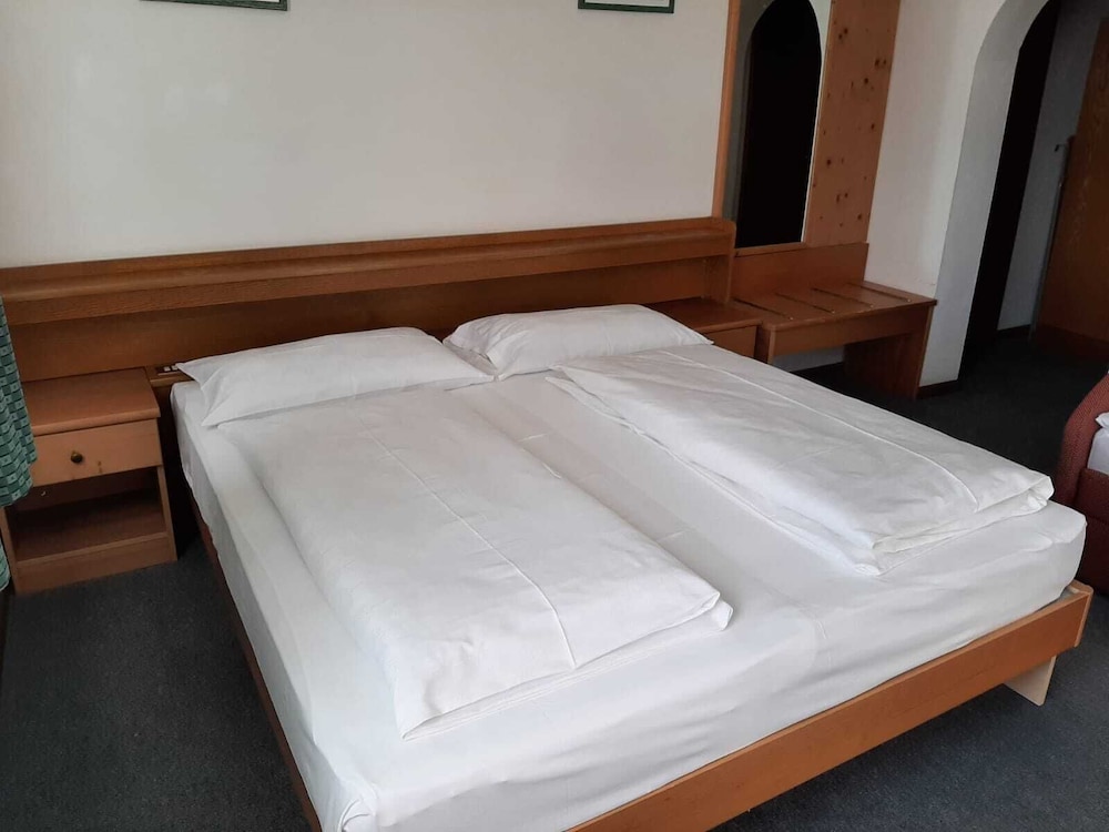 Basic Double Room photo 3