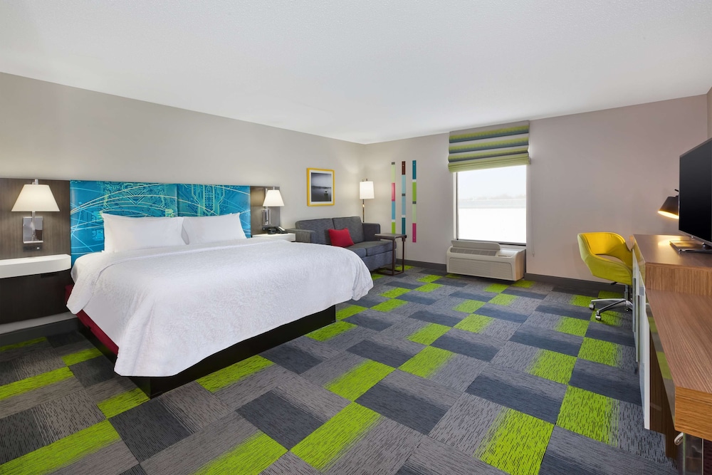 Spacious, One King Bed photo 2