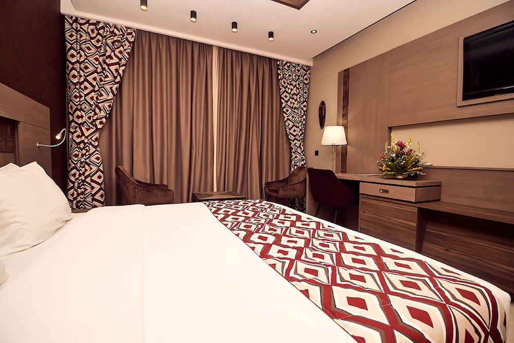 Deluxe Room - Photo 5