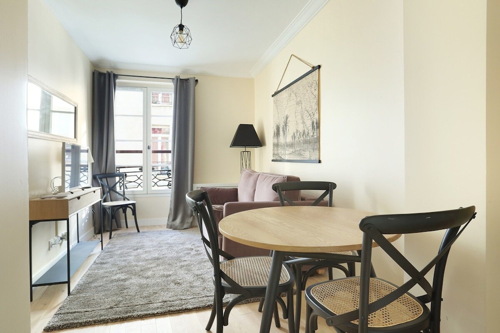 Apartment photo 2