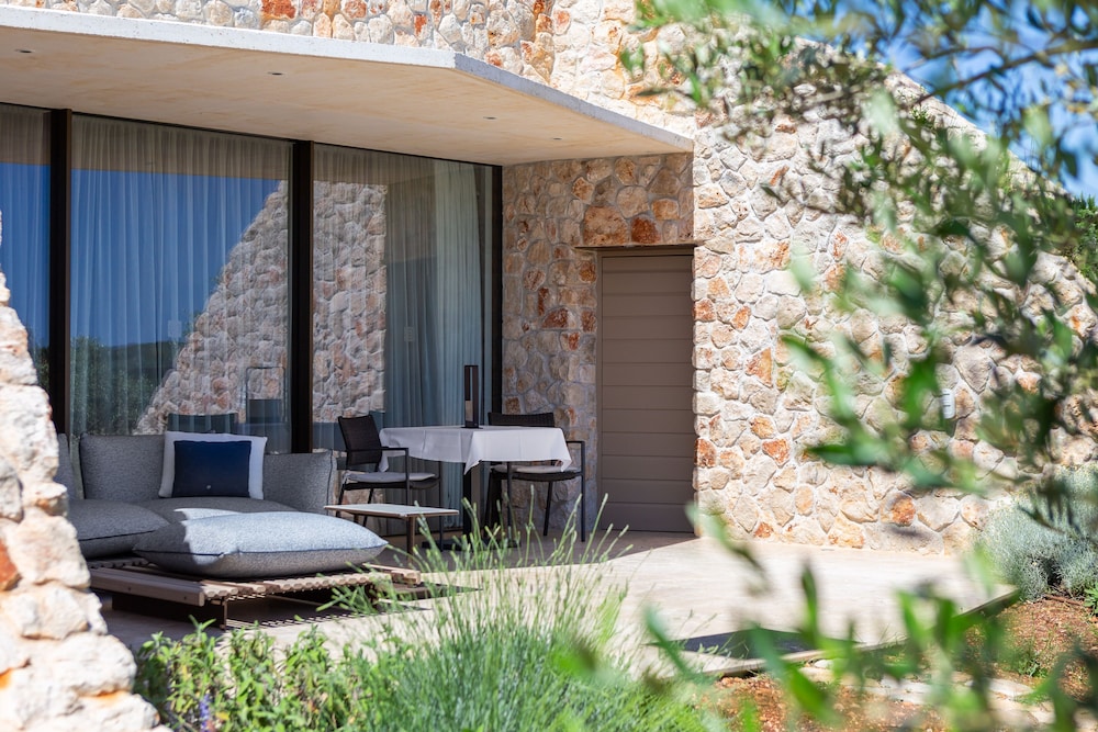 Grand Suite with Terrace and Grove View - Photo 2