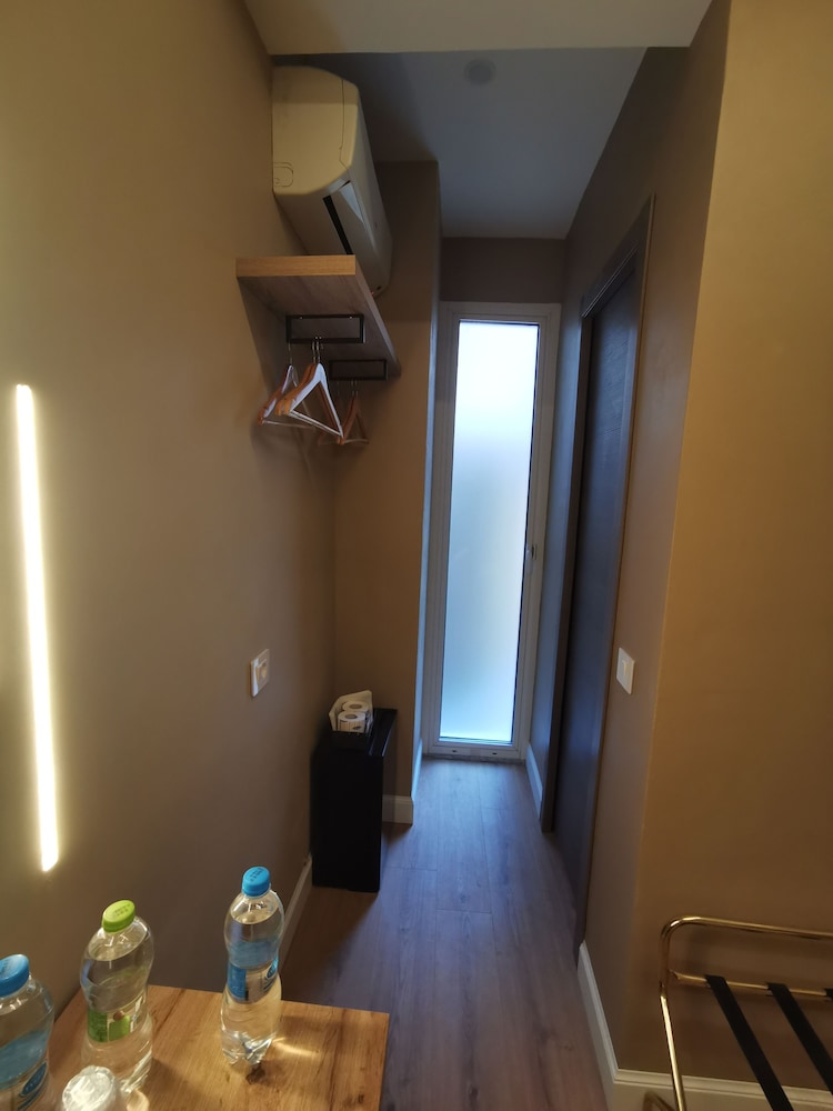 Deluxe Room, 1 Twin Bed, Private Bathroom thumbnail 5