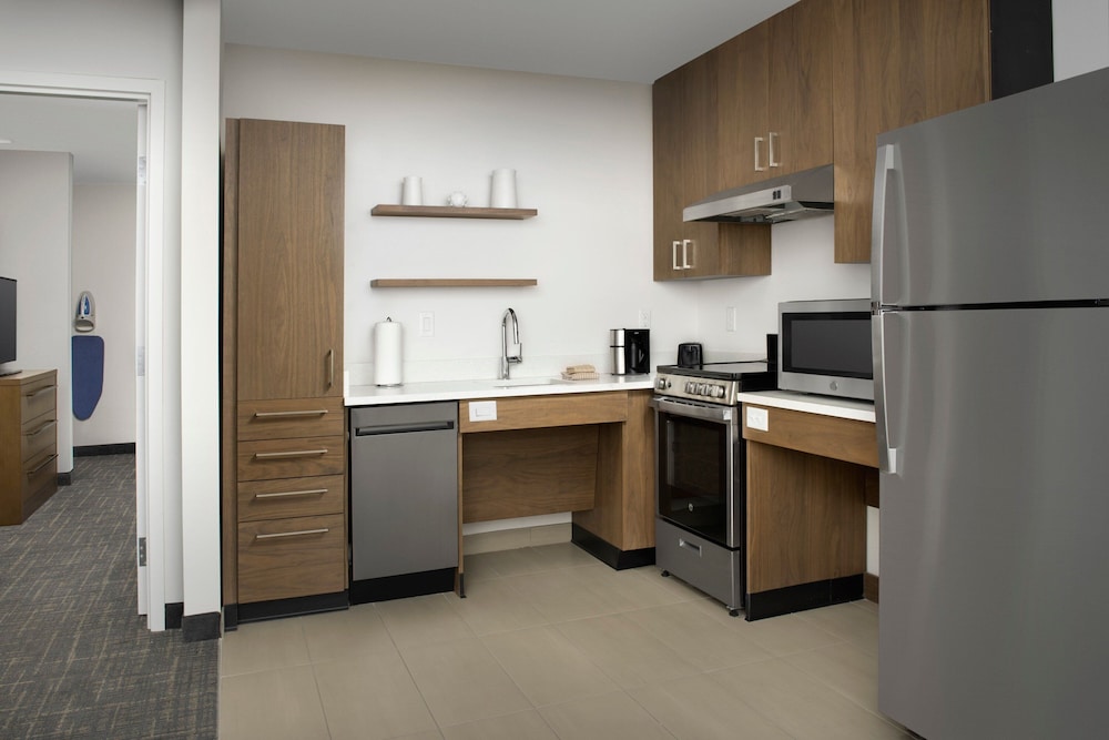 Suite, 1 Bedroom - Photo 8