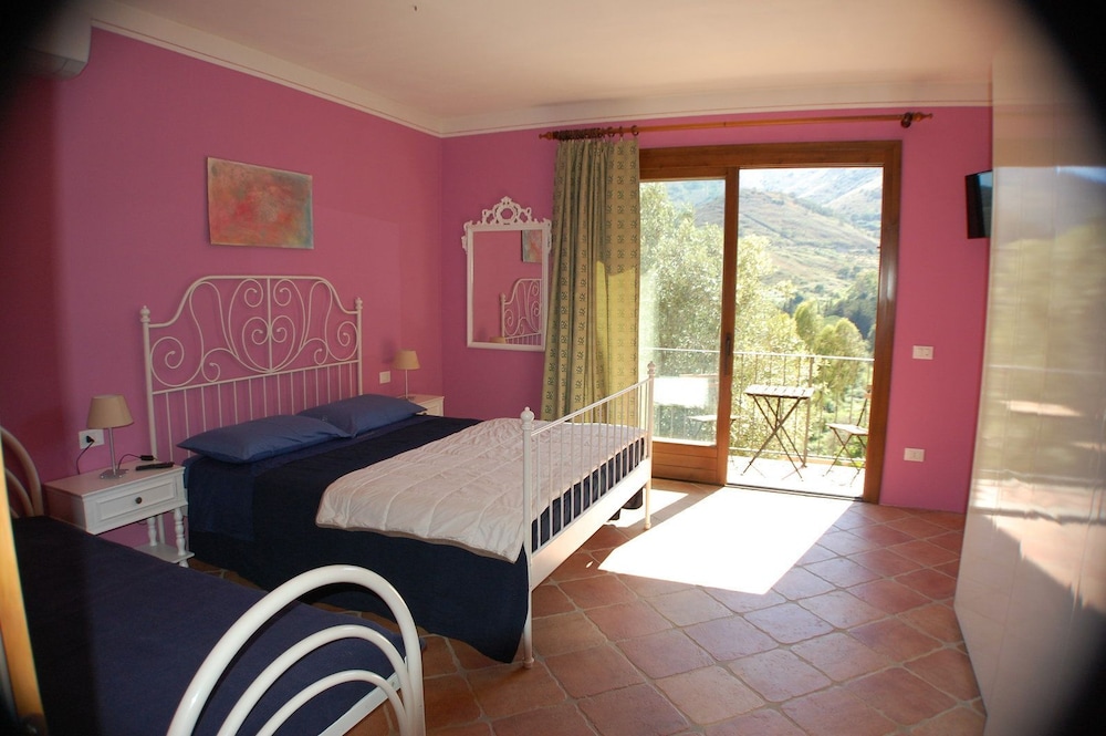 Basic Triple Room, Shared Bathroom