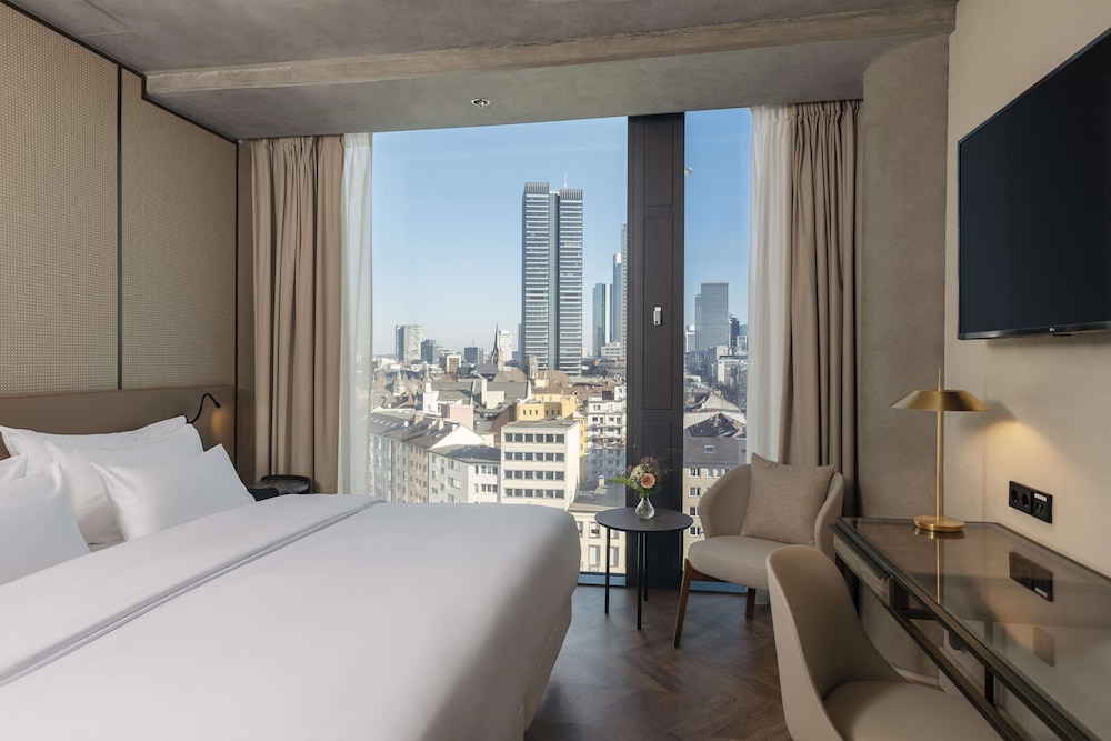 Junior Suite (Skyline View (Extra Bed 2 Ad + 1 Ch))