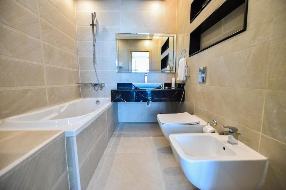 Deluxe Twin Room - Photo 2