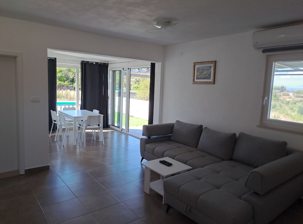 House (Nane Garden house with heated pool)