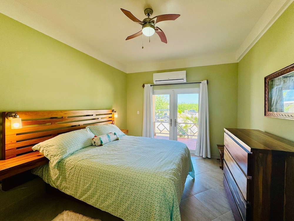 Villa photo 2