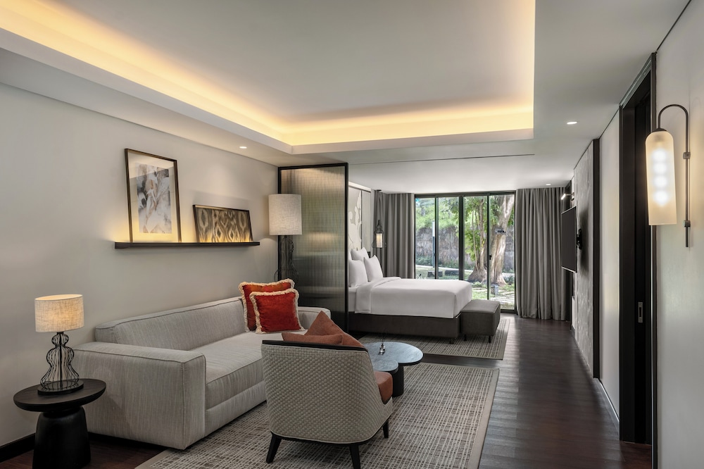 Family Room, 1 King Bed with Sofa bed, Garden View (Exclusive) - Photo 8