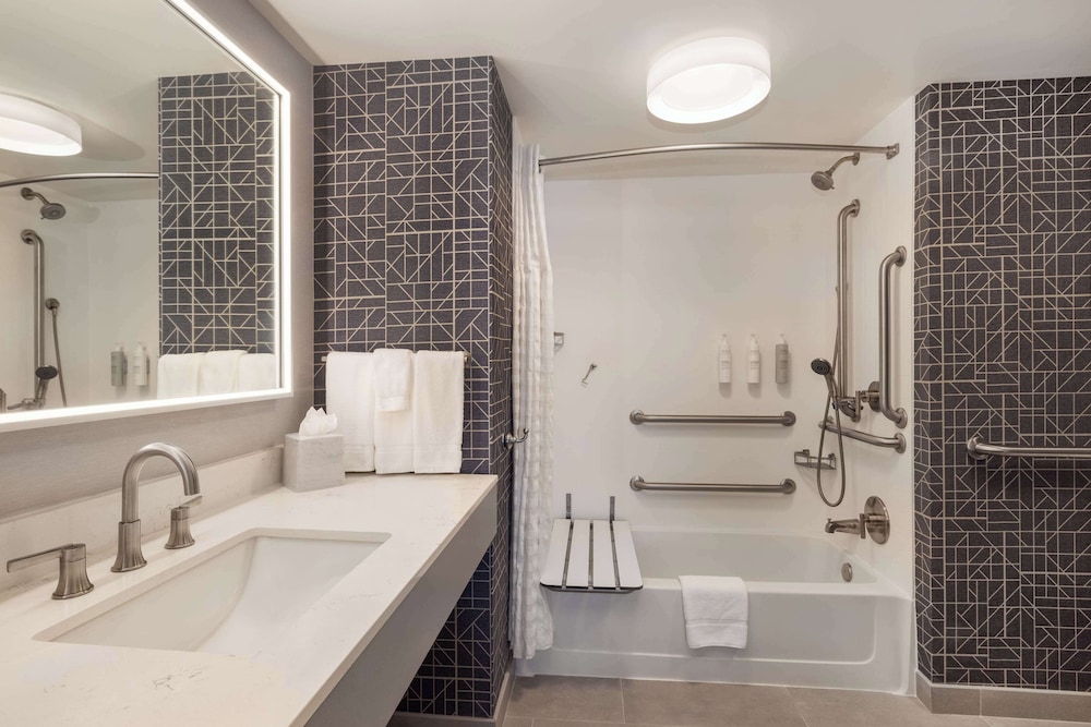 Premium Suite, 2 Queen Beds, Accessible (Hearing) - Photo 15