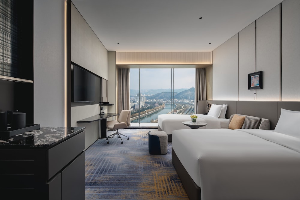 Standard Room, 2 Double Beds (High Floor)