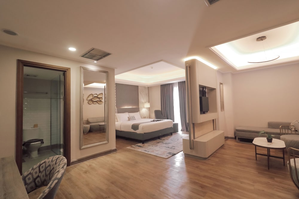 Canting Suite - Photo 1