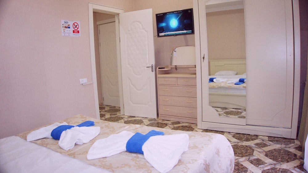 Comfort Suite, 1 King Bed, Non Smoking, City View photo 1