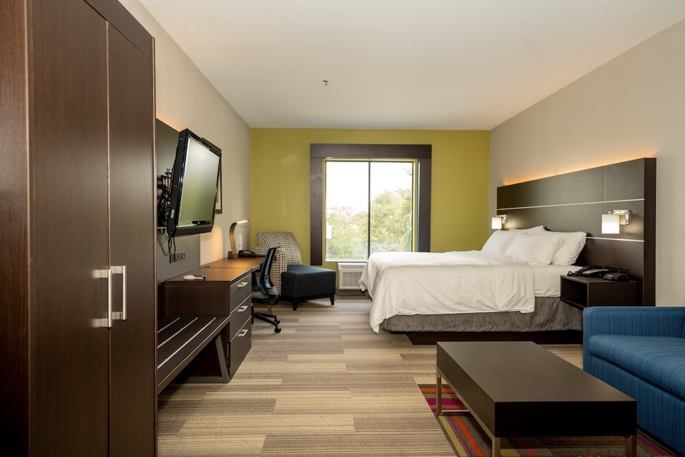 Standard Room, 1 King Bed, Accessible (Communication, Accessible Tub) - Photo 4