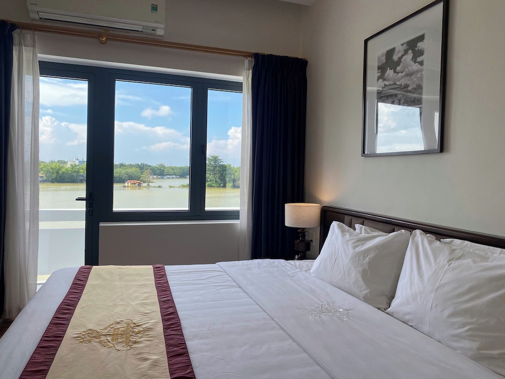 Premier Room, 1 Queen Bed, River View photo 2