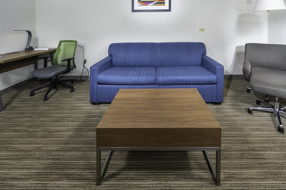Suite, 1 King Bed, Accessible (MOBILITY) - Photo 3