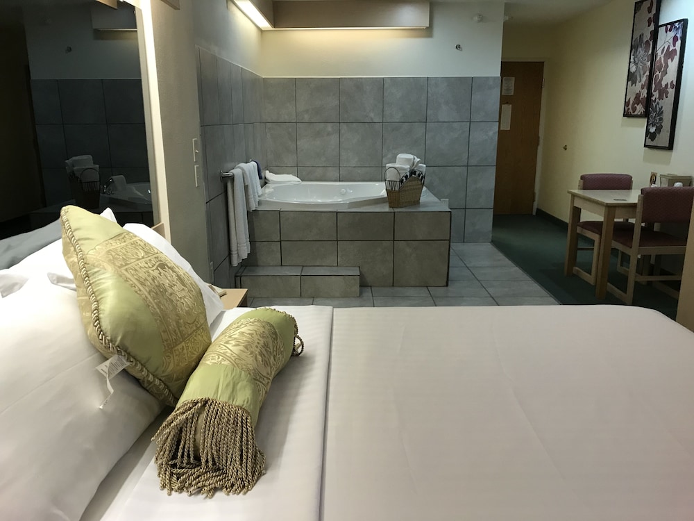 Romantic Jacuzzi room with hot tub photo 2