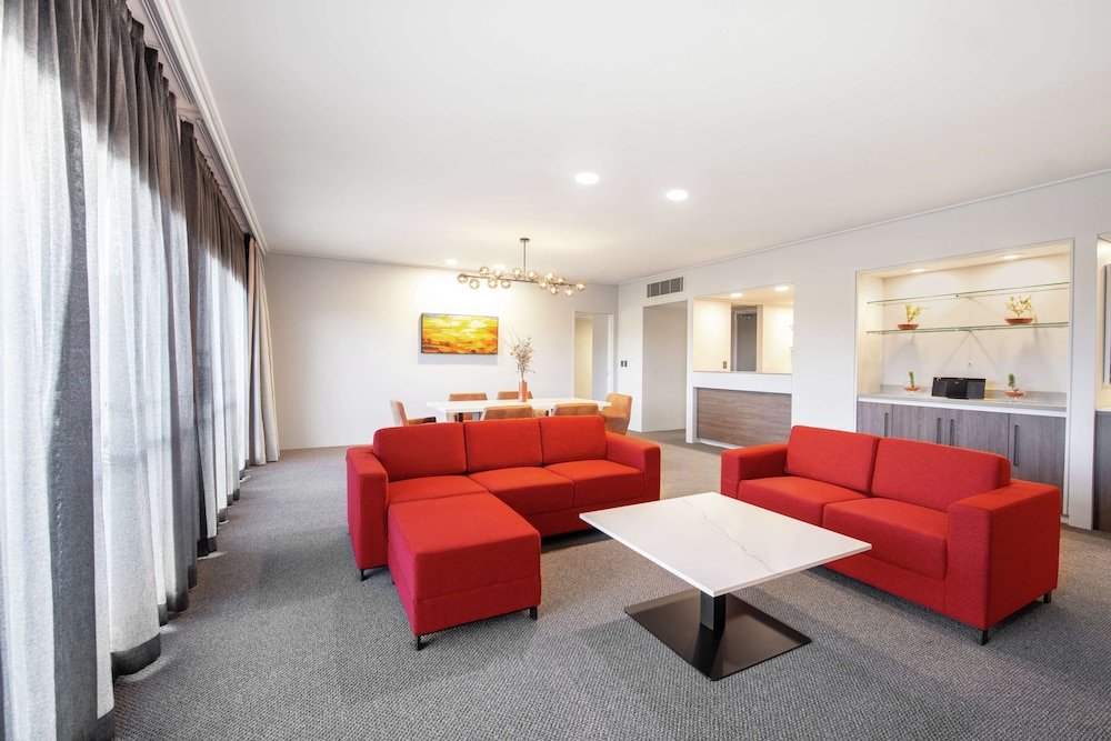 Premier Suite, 1 King Bed, Mountain View