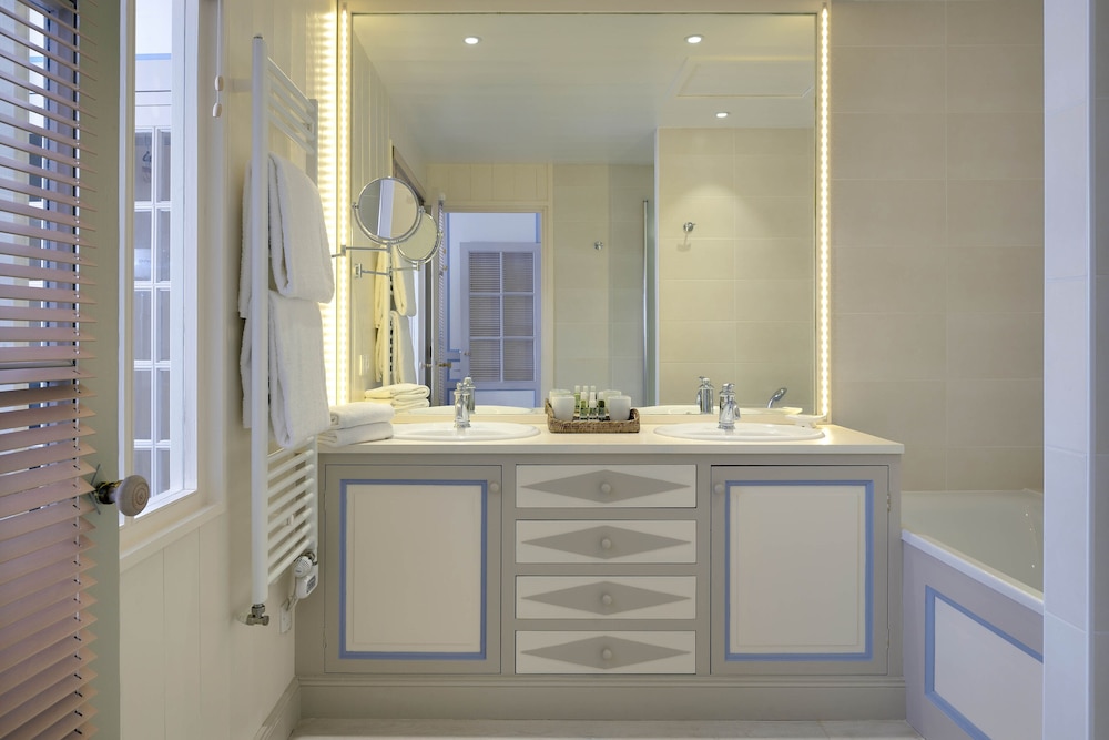 Luxury Suite photo 2