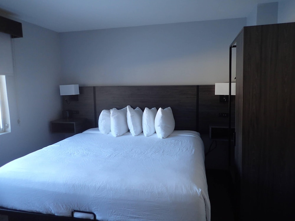 Suite, Multiple Beds, Non Smoking (Efficiency) - Photo 1