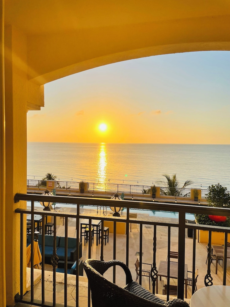 Suite, Multiple Beds, Oceanfront thumbnail 5