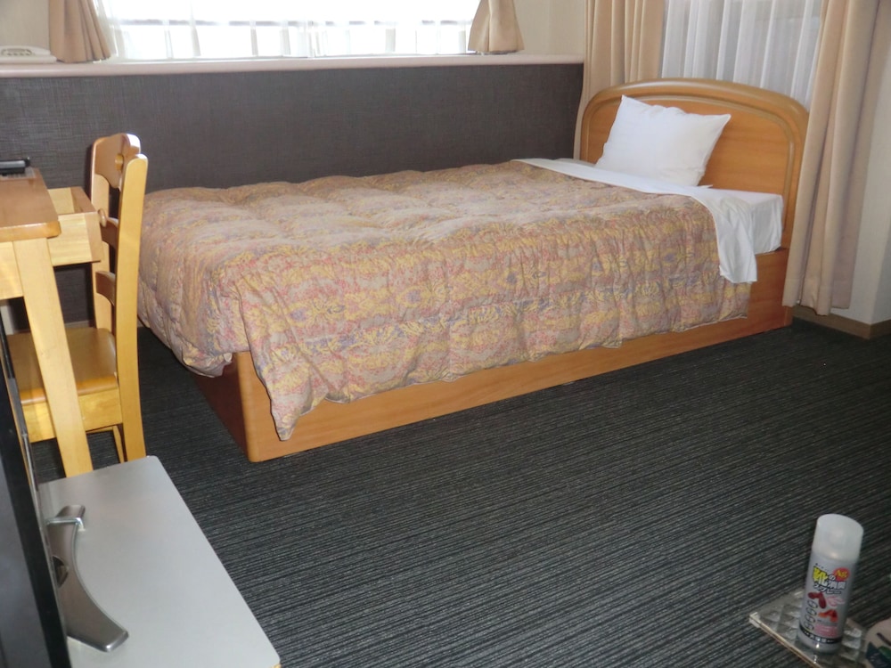 E Single Room, Smoking