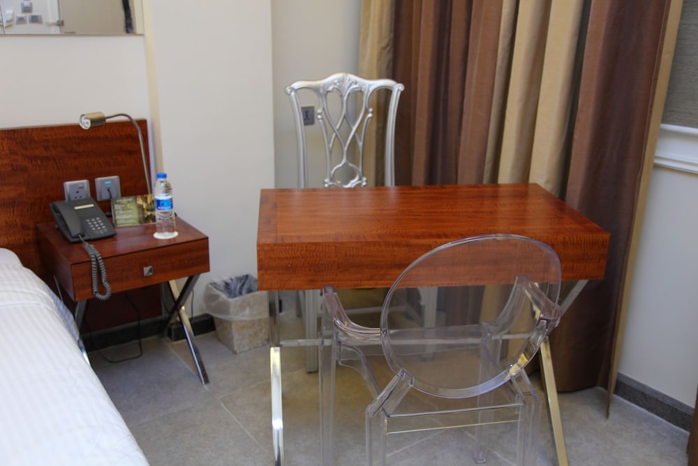 Deluxe Room - Photo 7