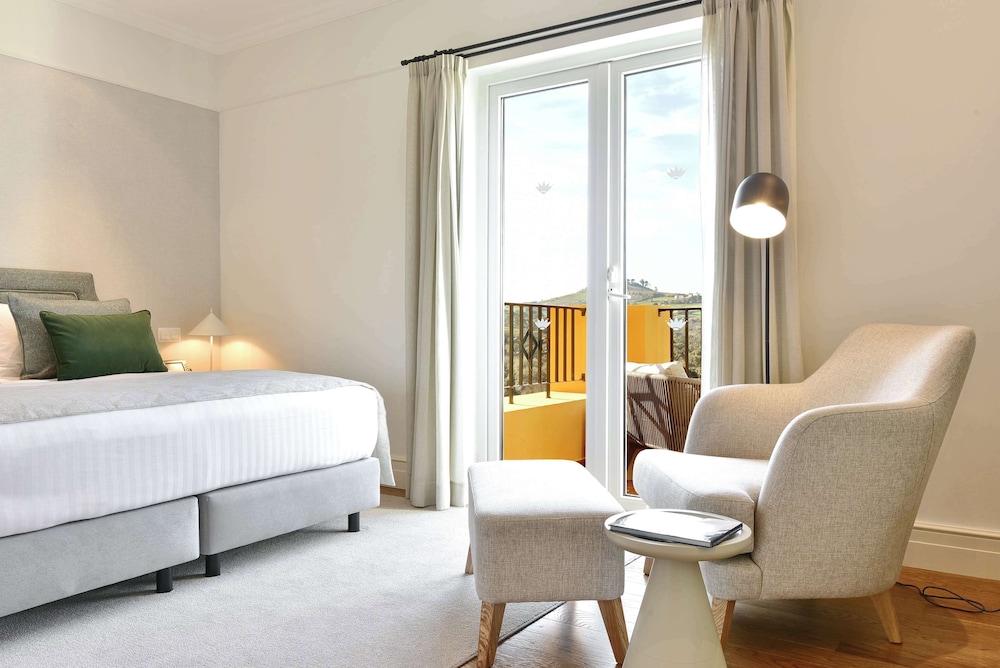 Suite, Golf View - Photo 10