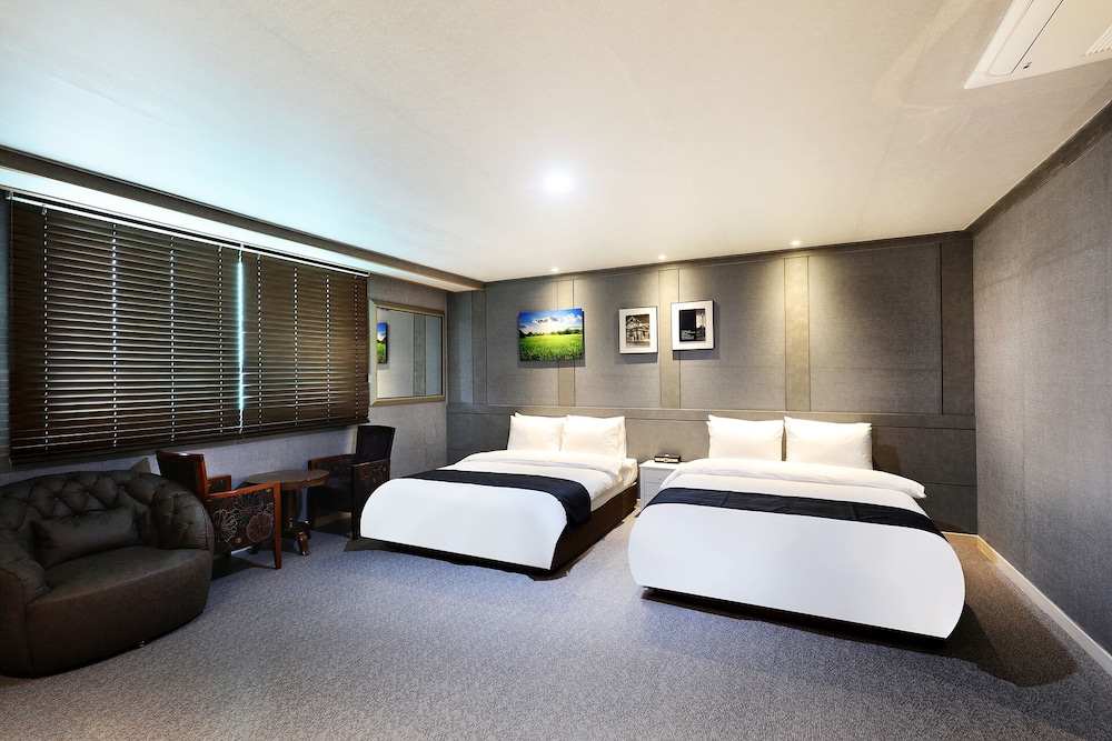 Premium Twin Room (Breakfast not provided on Monday) - Photo 5