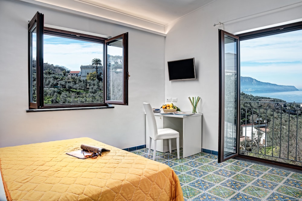 Deluxe Double or Twin Room, 1 Bedroom, Ocean View photo 2