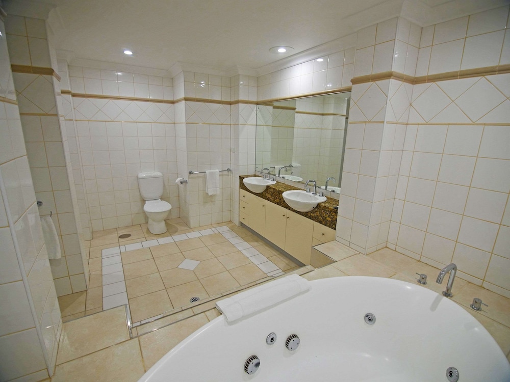 One Bedroom Spa Apartment - Photo 9