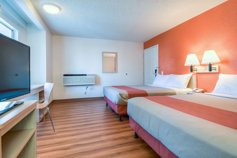 Standard Room, 2 Double Beds, Non Smoking photo 3
