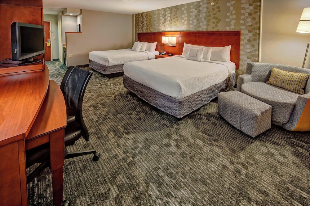 Room, 2 Queen Beds (Mobility Accessible, Tub) - Photo 3