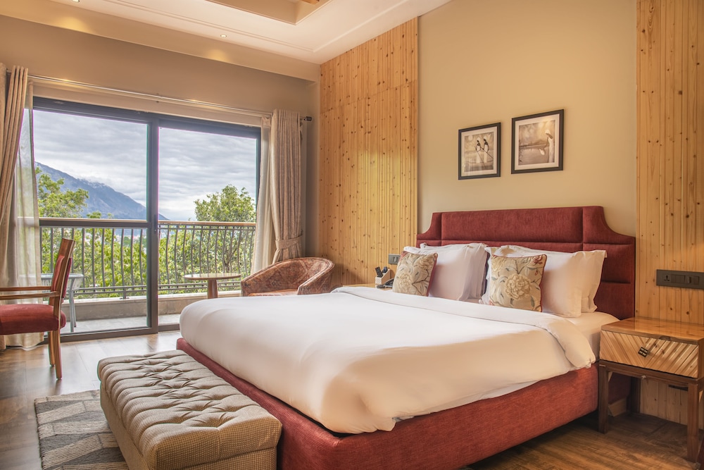 Comfort Room, Balcony, Valley View photo 1
