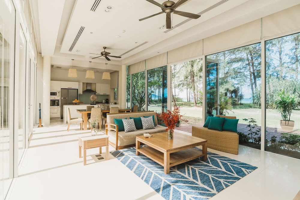 2 Bedroom Ocean Front Pool Villa with Kitchen photo 1
