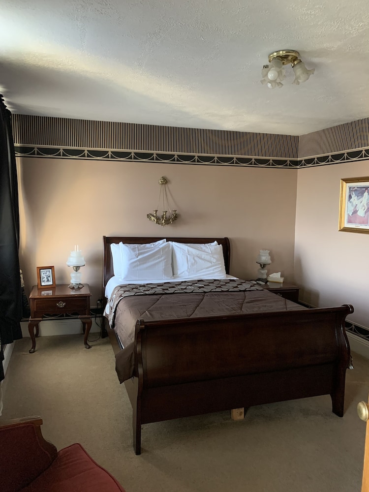 Deluxe Room, 1 King Bed photo 3