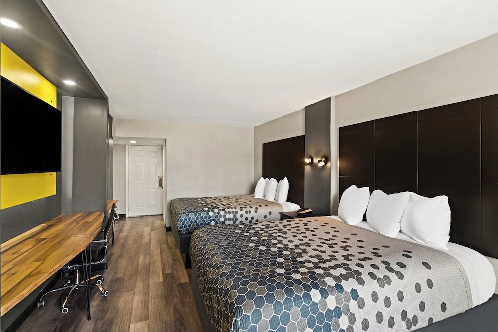 Room, 2 Queen Beds, Non Smoking - Photo 3