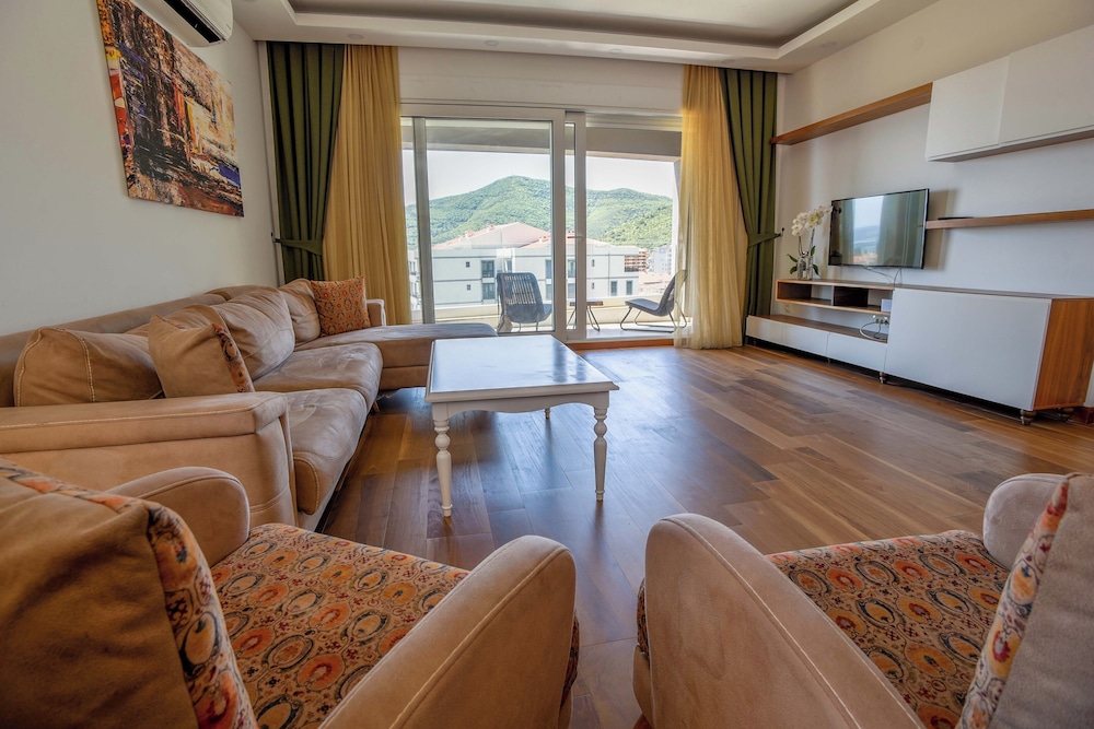 Royal Suite, 2 Bedrooms, Balcony, Sea View photo 3